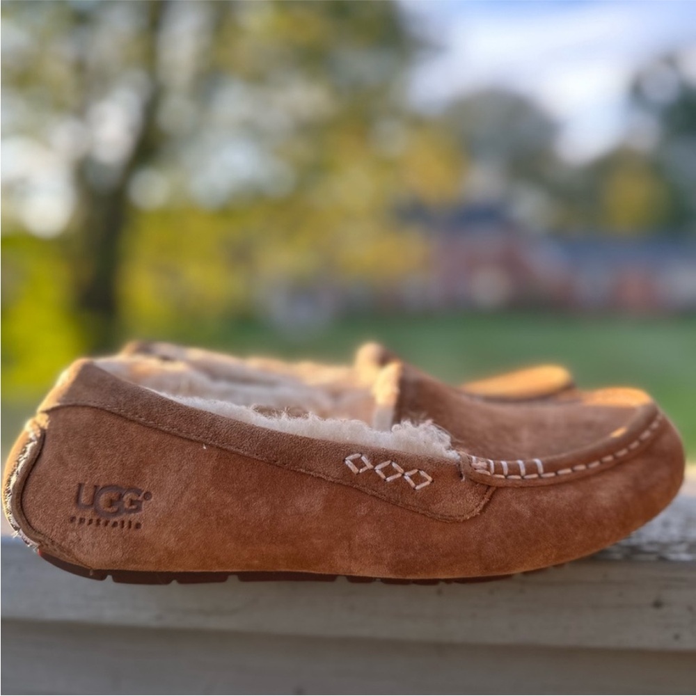 UGG 3312 Women's Ansley Low Top Sz US 9 Genuine Leather Suede Slippers Chestnut